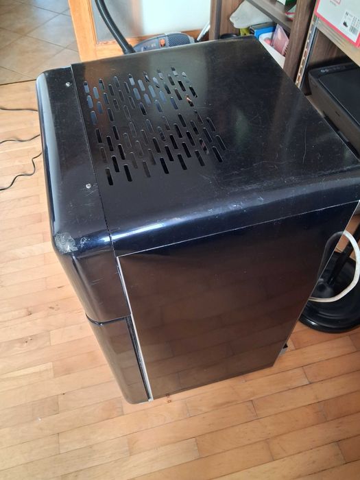 Mała witryna chłodnicza przeszklona SFA Cool CMV 50, minibar, lodówka na napoje”.