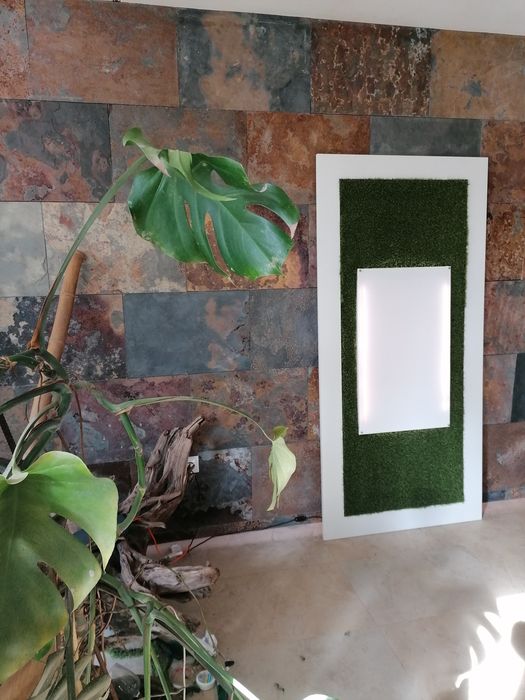 Moldura com relva e acrílico luminoso