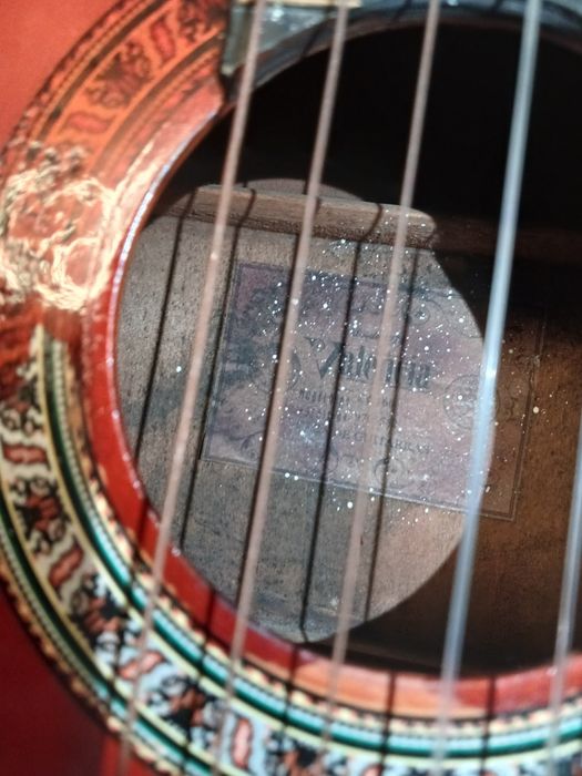 Продам гітару Valencia