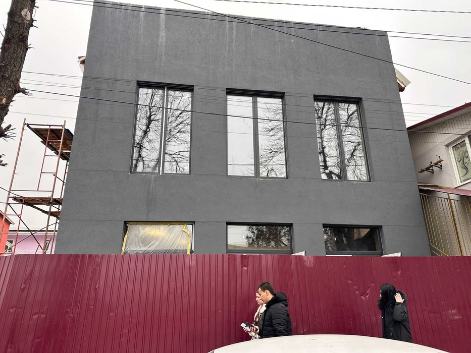 Оренда фасадної будівлі 306,7м поруч з ринком