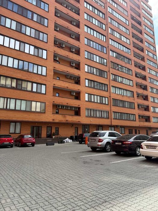 Продам 3к квартиру на  Академіка Чекмарьова 150м