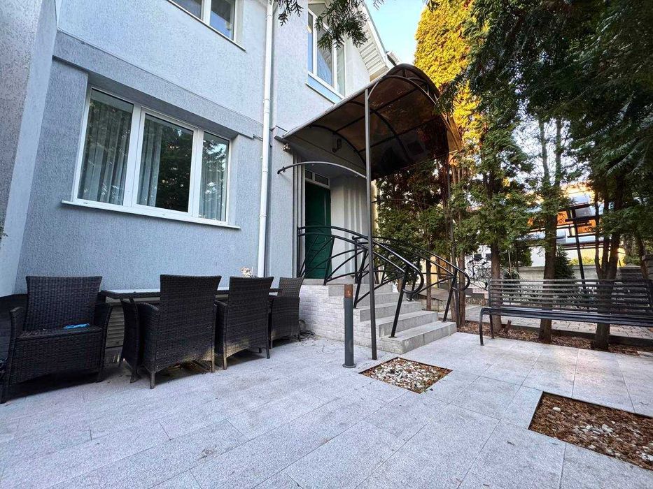 Котедж  з власним гаражем  Петра Полтави центр   300000