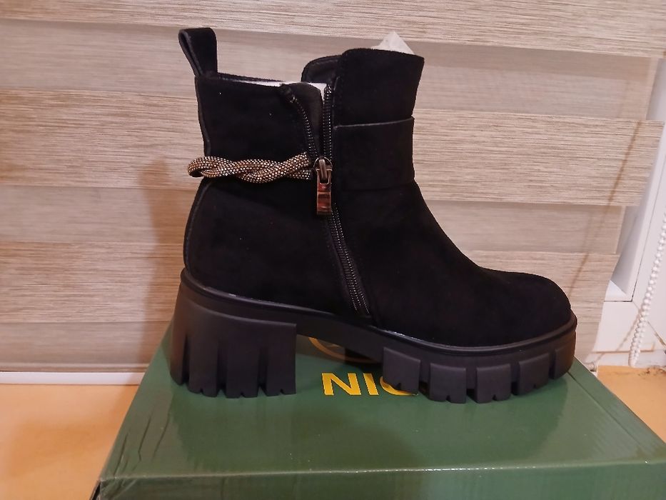 Дуже гарне зручне взуття замш осіні