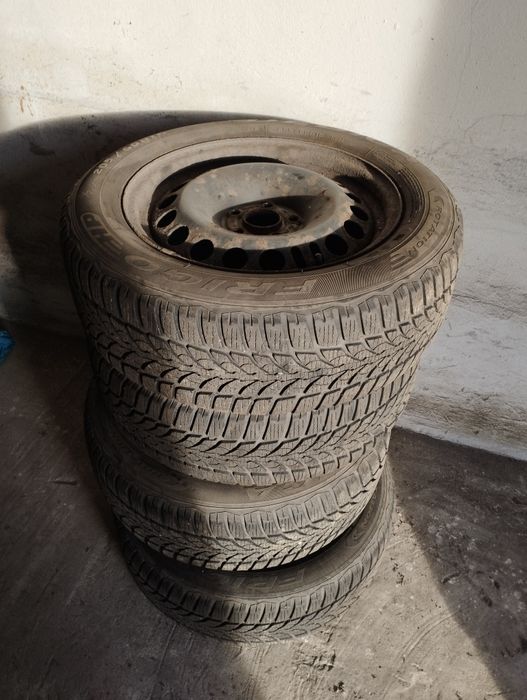 Komplet opon zimowych na felgach stalowych Dębica Frigo 205/60/r16