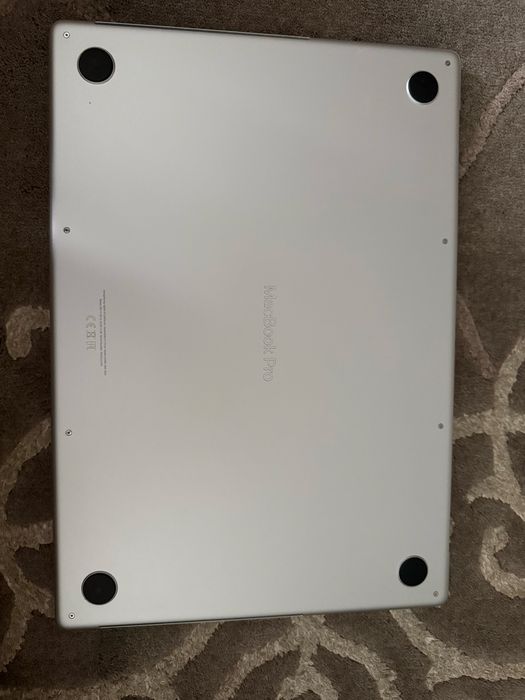 Macbook Pro 16 (M1 pro, 16 gb, 512 SSD)