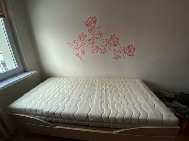 Lozko z materacem 90x200