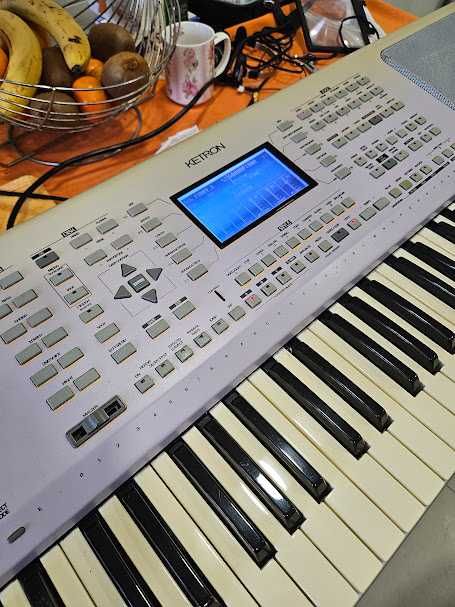 Teclado Ketron SD5 com porta usb e dis hd