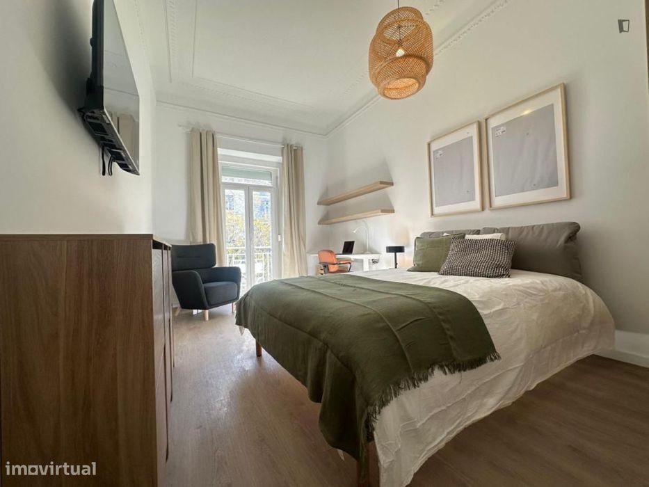 Quarto - localizado em São Sebastião Lisbon