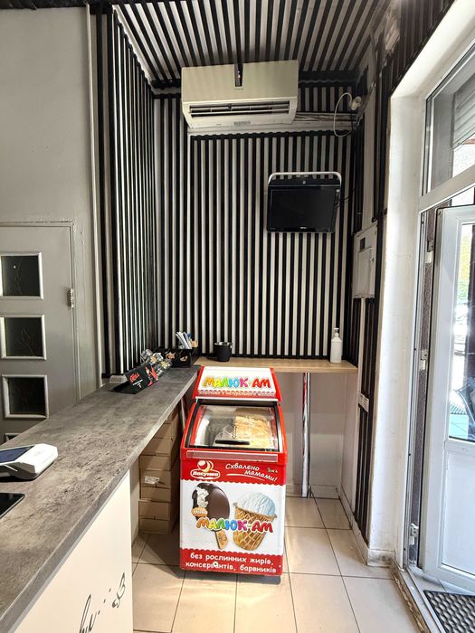 Фасадне приміщення під кавʼярню, тощо, вільне! Закревського 42а