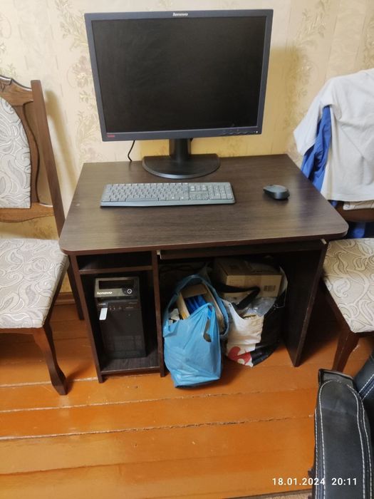 Стіл письмовий, комп'ютерний поличка під клавіат геймерське  крісло