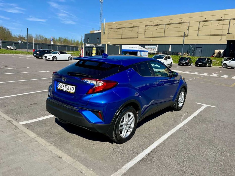 Продам авто Toyota CH-R