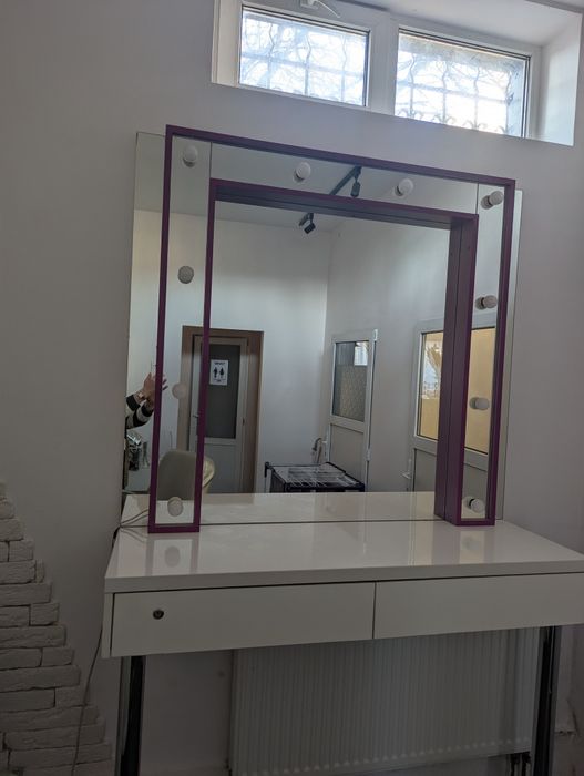 Стіл для візажу б/у