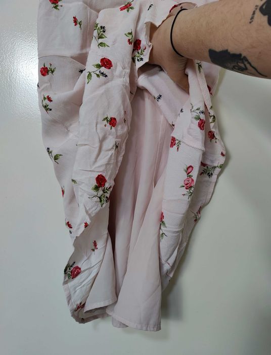 Vestido rosa claro flores vermelhas - Forever 21, S