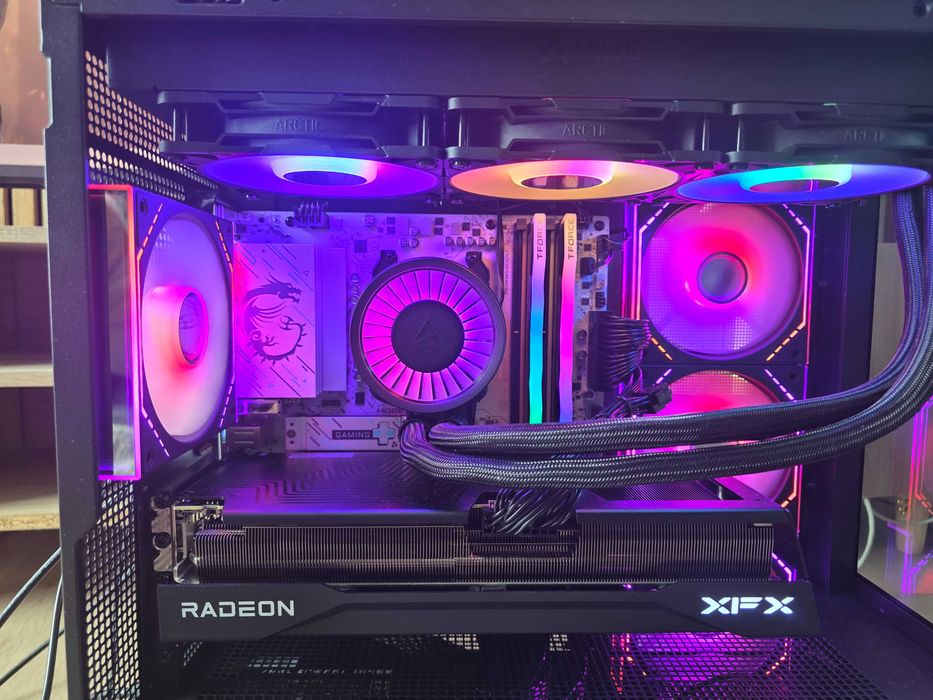PC GAMING.