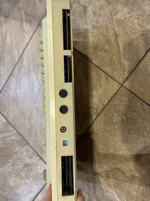 Komputer commodore C 64 C