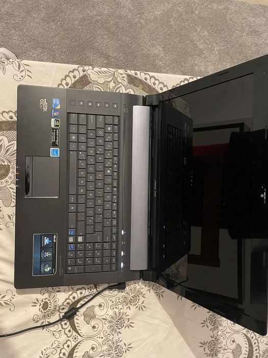 Portatil Asus prateado N73j