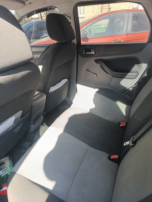 Продати легковий автомобіль