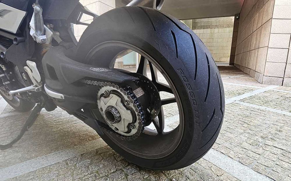 MV Augusta Brutale 990R - 140 cv - 8000km - 2010