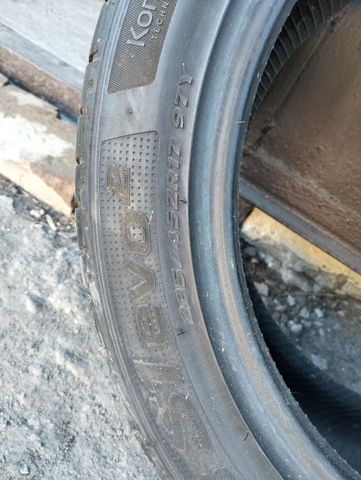 Продам шини хенкок 235 45 ZR17  2 шт.