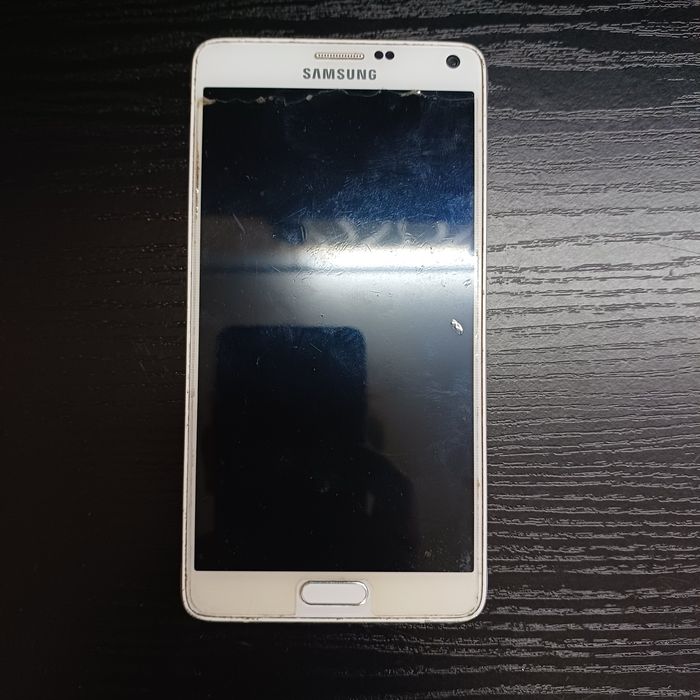 Samsung Galaxy Note 4 3/32  5,7 дюймов и QuadHD-разрешением