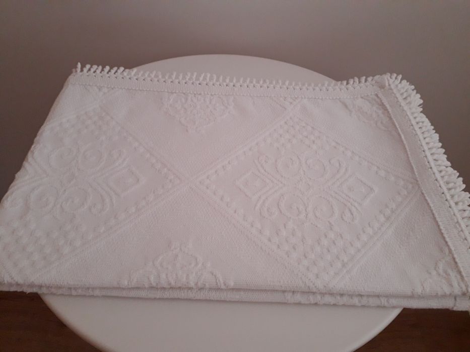 Colcha branca para berço