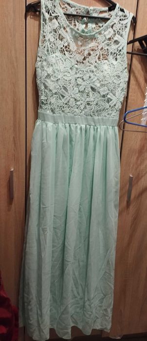 Vestido verde claro comprido com renda