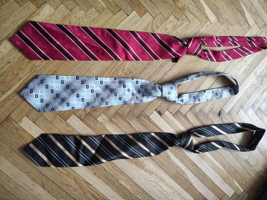 Краватки чоловічі нові.