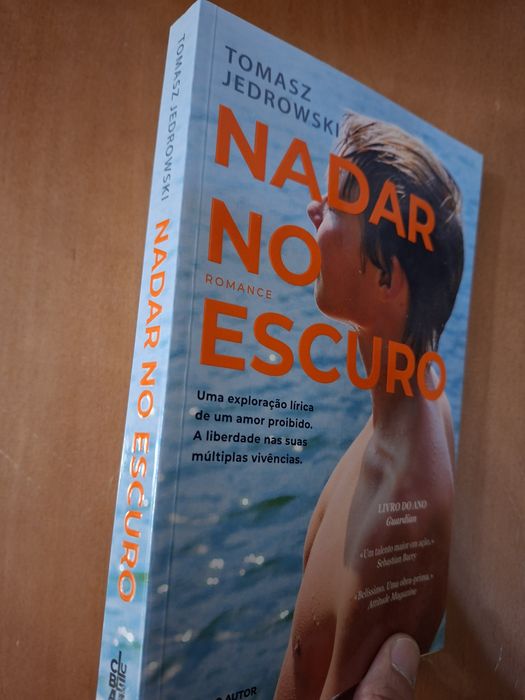 Nadar no escuro .