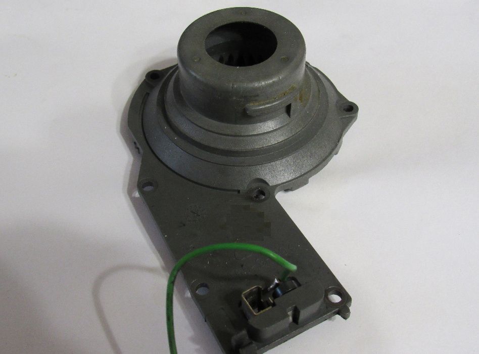 Крышка редуктора для мясорубки Бош