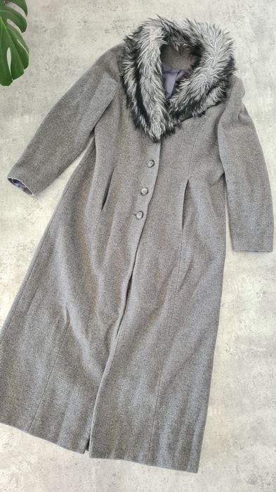 Bardzo długi płaszcz. Szary. Ciepły. Kołnierz sztuczne futerko