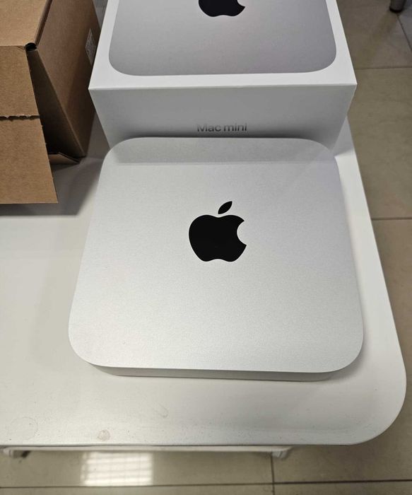 Mac mini M2 8/256GB, super stan + monitor LG 24" gratis
