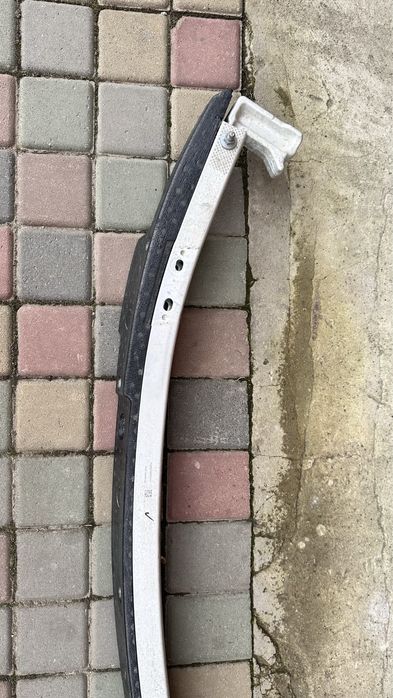 Підсилювач переднього бампера tesla model y з абсорбером