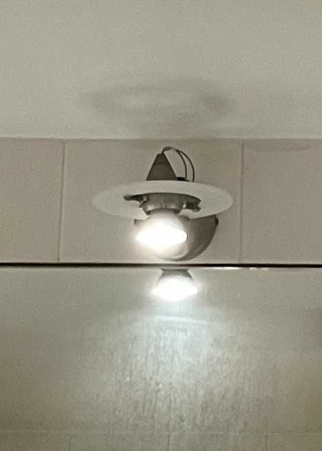Candeeiro de parede de casa-de-banho