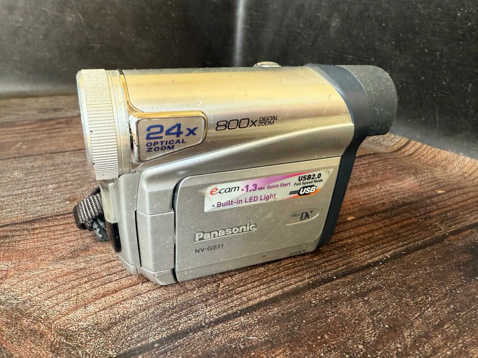 Цифрова відеокамера Panasonic NV-GS11GC на запчастини або відновлення