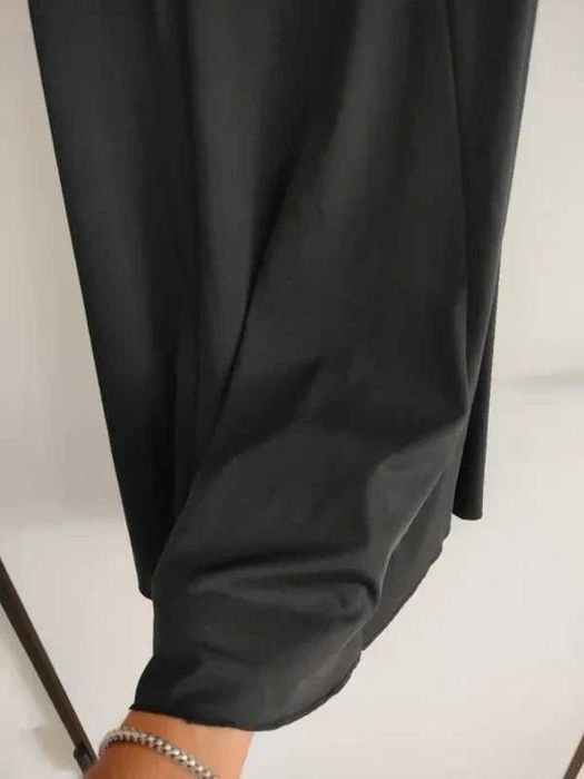 Vestido Preto Cai-Cai – Corte Midi/Evasê (Tam. S)