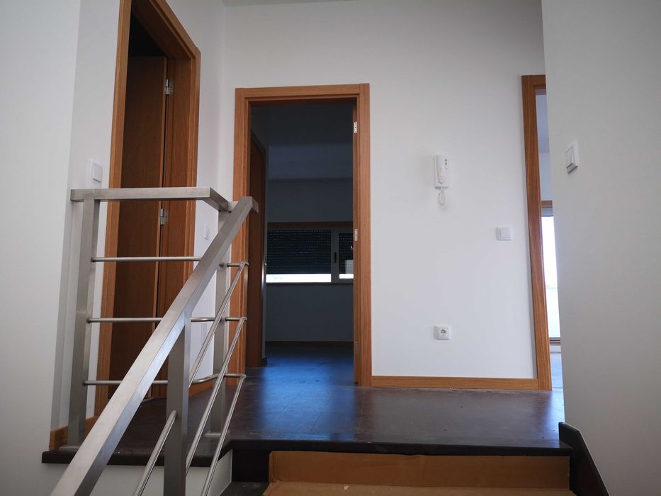 Moradia como nova T3, jardim, terraço, garagem situada em Santo Varão