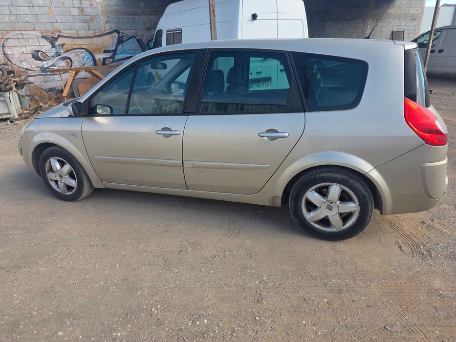 Renault Grand Scénic 1.5 dCi Luxe - 7 lugares - Edição especial