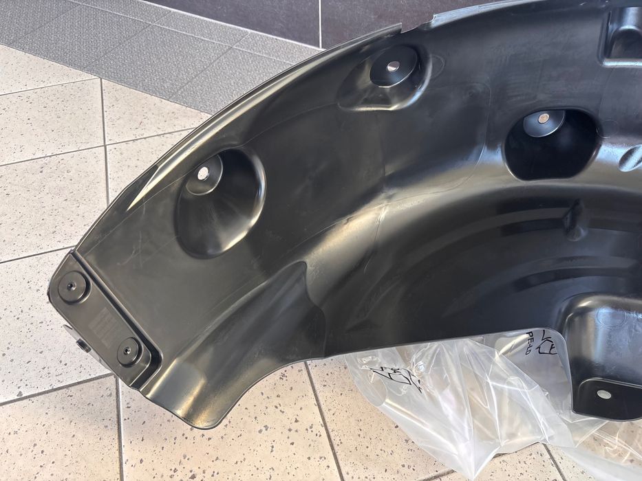 Oryginalne Nadkole Przednie Prawe Renault Mégane III RS Faktura VAT23%