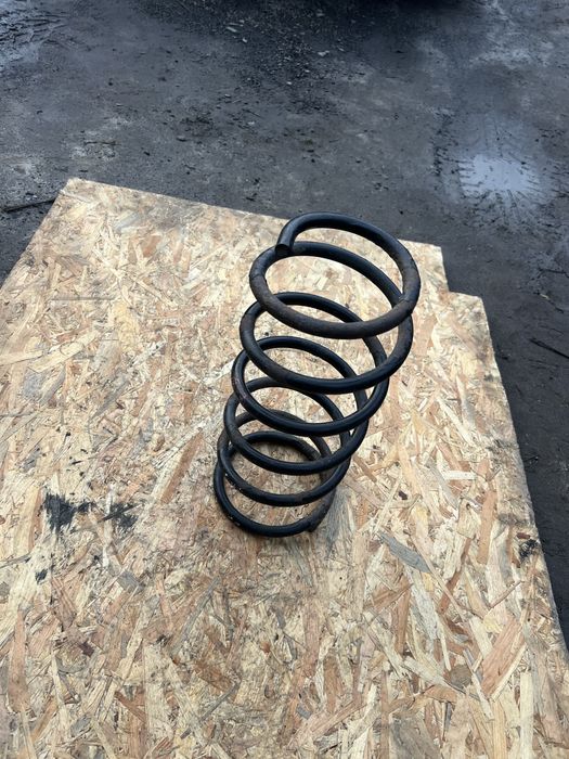 4823135020 Пружина задняя Toyota 4Runner  1995