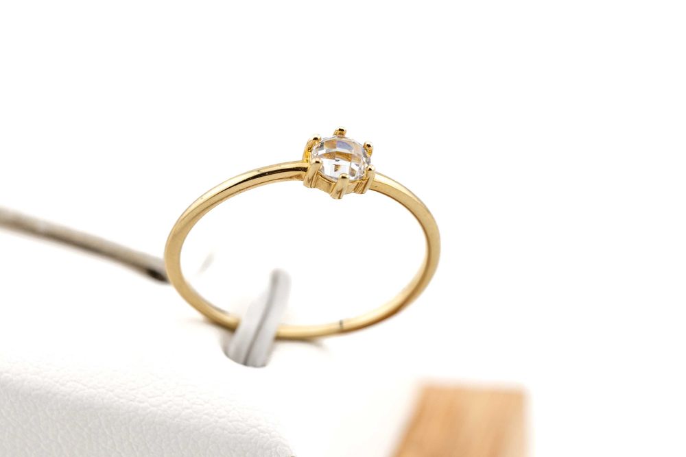 Drobny i lekki pierścionek ze złota 585 z cyrkonią rozm 12 zaręczyny