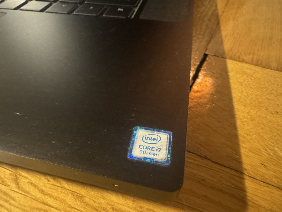 Razer Blade 15 Advanced | i7-9750H | RTX 2070 | 16 GB RAM | 256 GB SSD