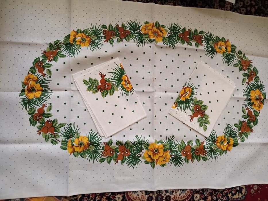 Скатерть льняная + два полотенца