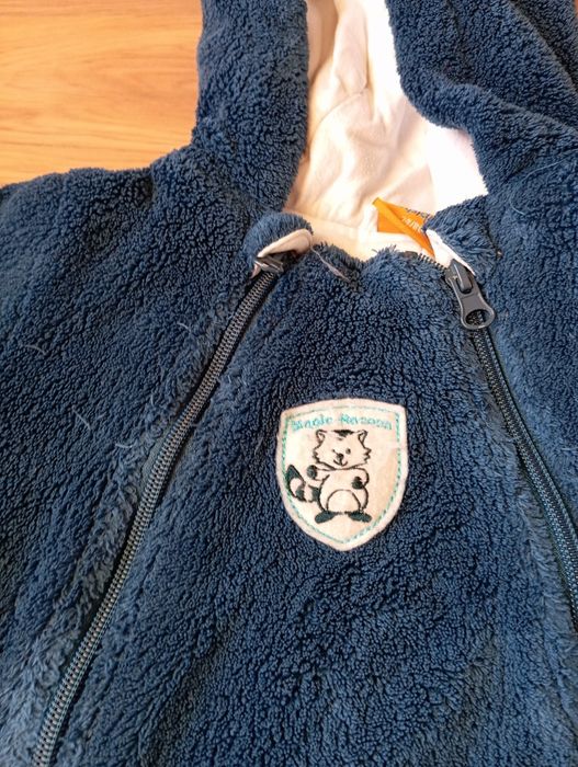 Fato de neve azul petróleo