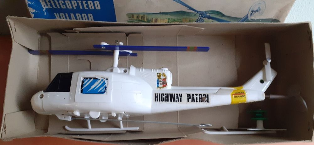 Brinquedo antigo.  Helicóptero.