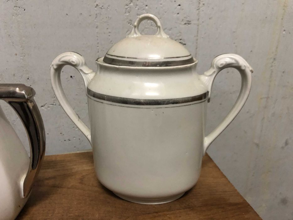 Lote de peças em Porcelana e Vidro