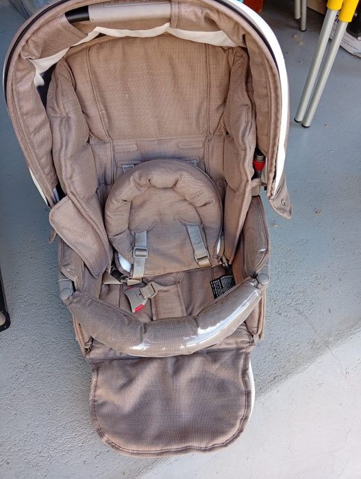 Selling stroller in good condition493088322901790721