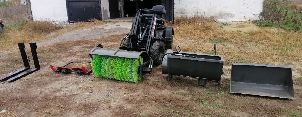 Фронтальный мини-погрузчик