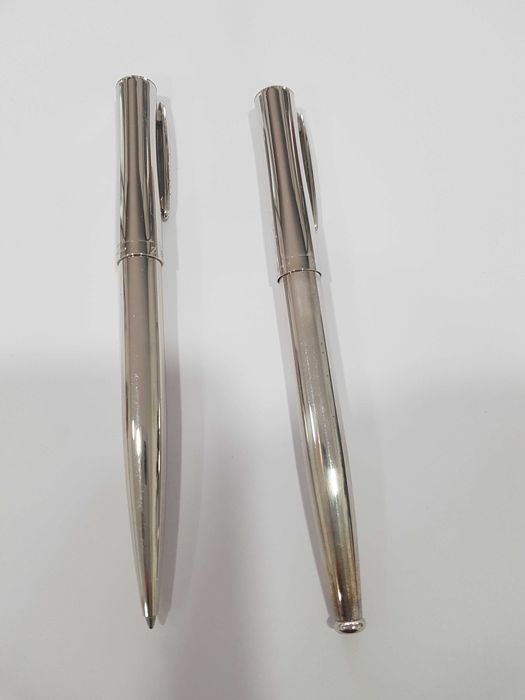 caneta de tinta permanente e esferográfica