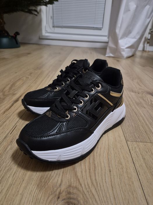 Нові оригінальні кросівки GUESS Fonzi – 38 розмір