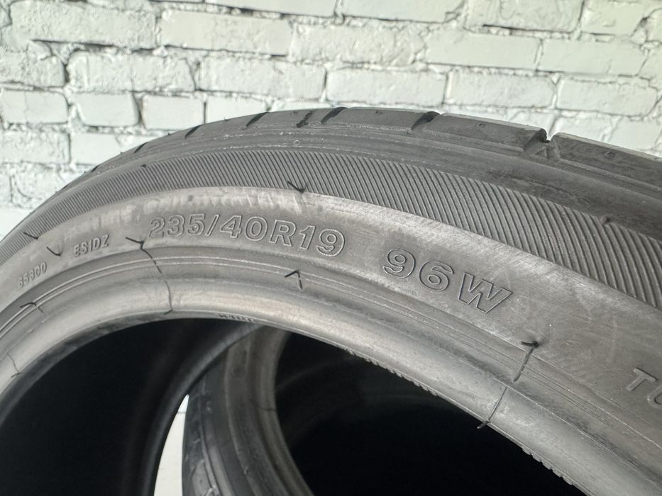 Літні шини Bridgestone 235/40 R19